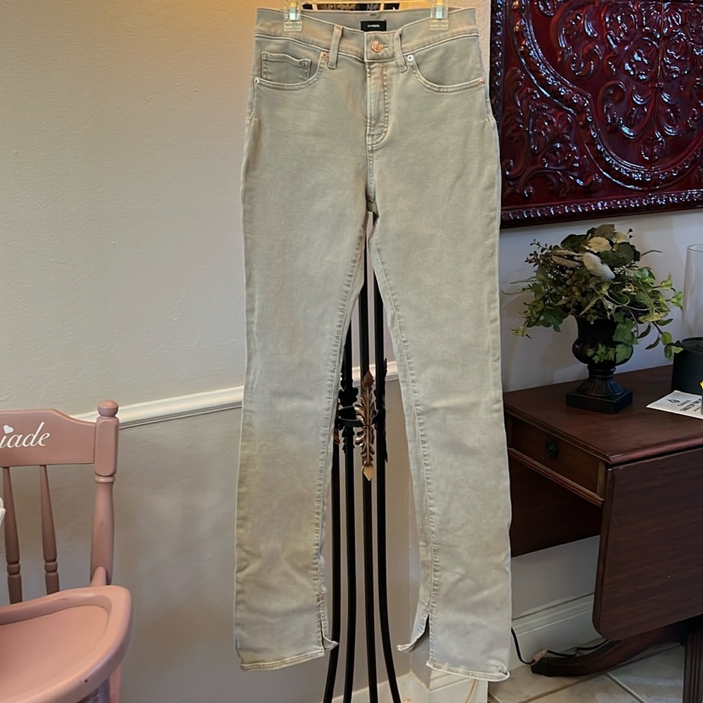 Juan’s worth a split at bottom